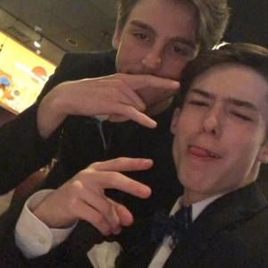 Meet your Posher, Lee